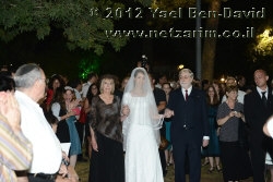 Bride procession to khupah